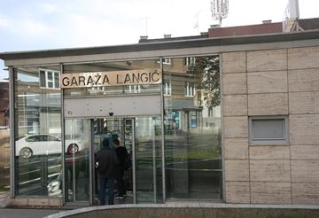 Javna garaža Langov trg